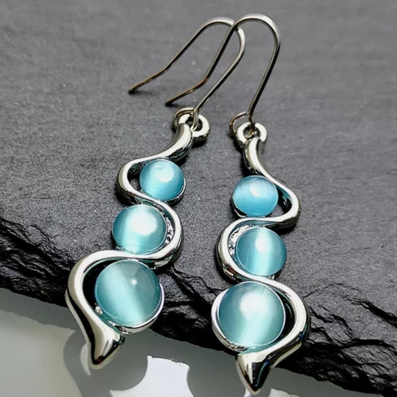 Beautiful earrings - Picture 2 of 2